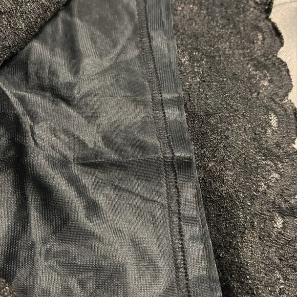 La Vie En Roseblack texturedscalloped camisolelined size Large - Picture 7 of 7